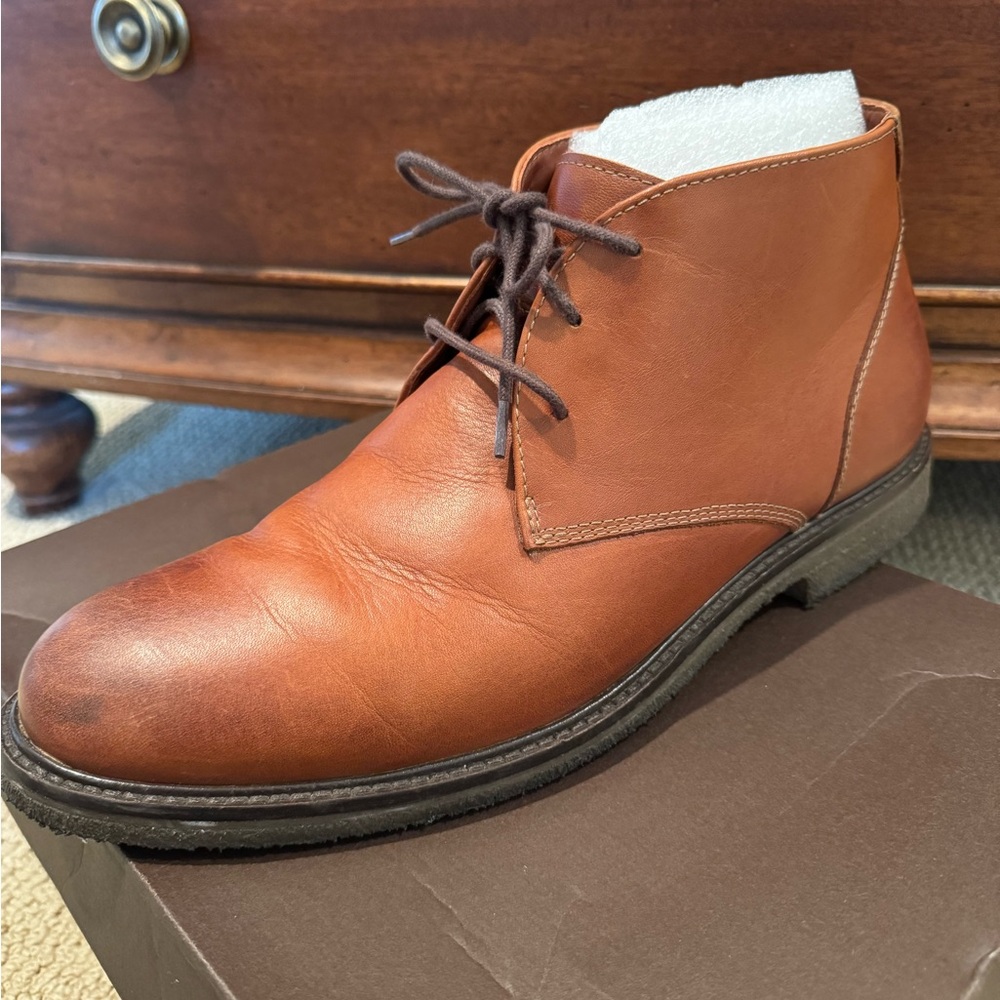 Johnston & Murphy size 10.5 medium lace up chukka boot; excellent used condition